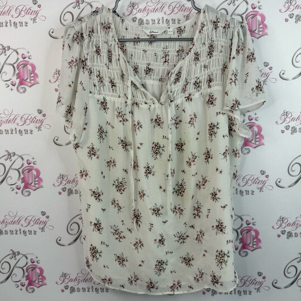 Reitmans T-shirt flowers smocked white pink green Floral Print Women's Top